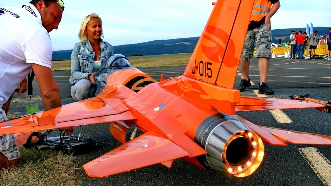 Радиоуправляемые самолеты: полное руководство по техникам пилотирования и авиамоделированию - 1